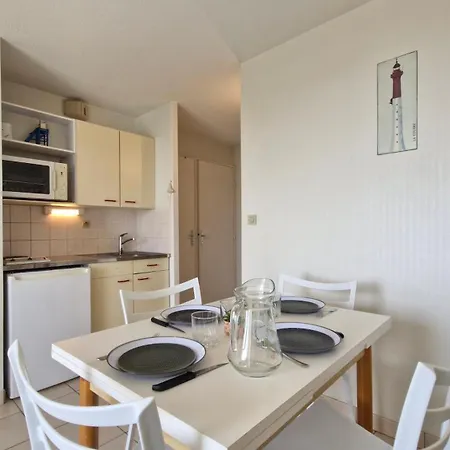 - Vue - à Seulement 300m Et Commerces