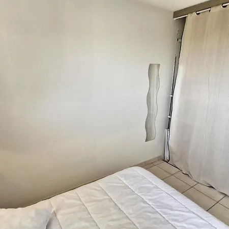 - Vue - à Seulement 300m Et Commerces Appartement