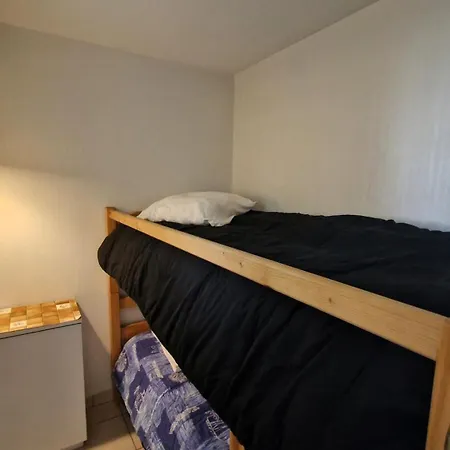 - Vue - à Seulement 300m Et Commerces *