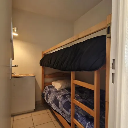 - Vue - à Seulement 300m Et Commerces *