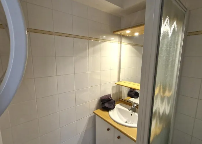 - Vue - A Seulement 300m Et Commerces רויאן