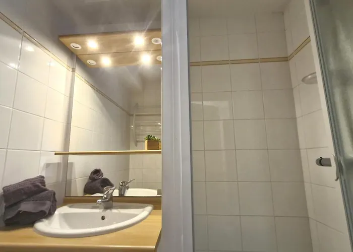 - Vue - A Seulement 300m Et Commerces * רויאן